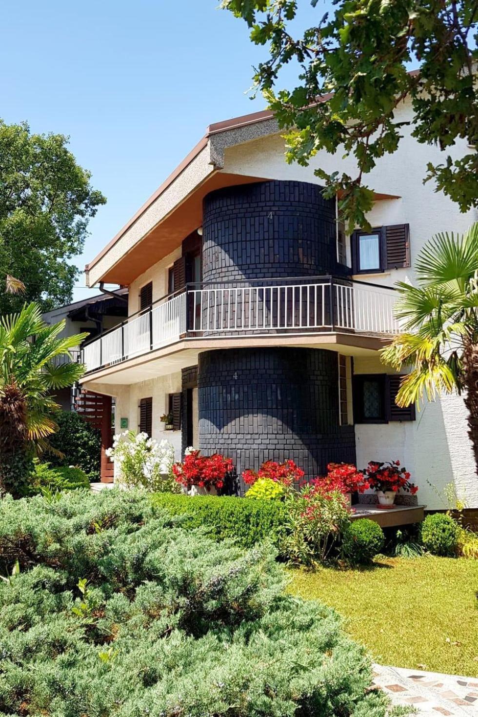 Apartments With A Parking Space מאלינסקה מראה חיצוני תמונה